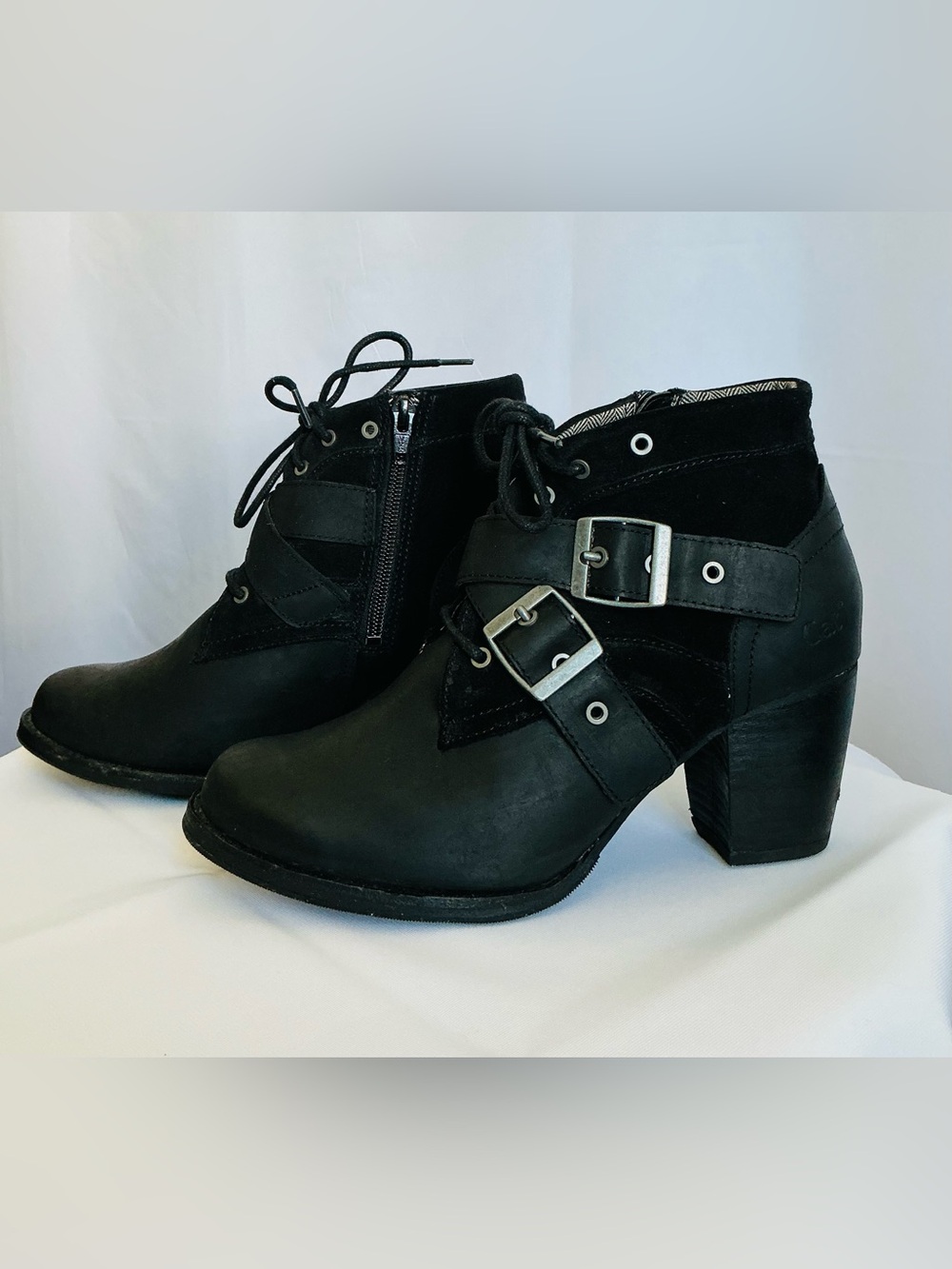 CAT Caterpillar Womens 7
Black Waterproof Heeled
Ankle Boots Buckle Lace Up
